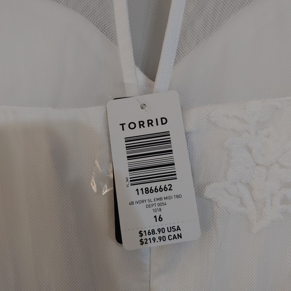 Stunning Torrid Hi-Lo Ivory dress!!! - Picture 6 of 10